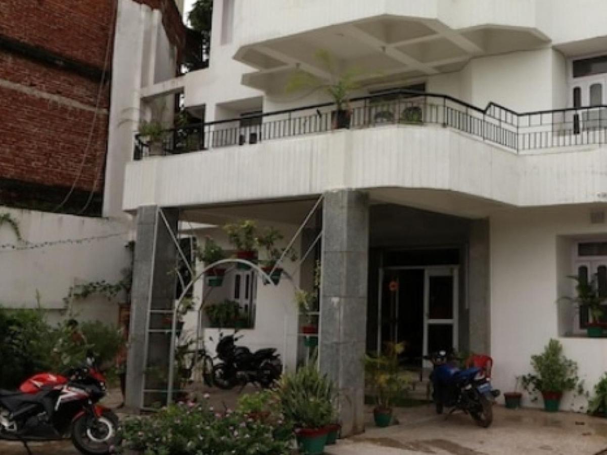 Oyo 80830 Hotel Buddha International بود جايا المظهر الخارجي الصورة