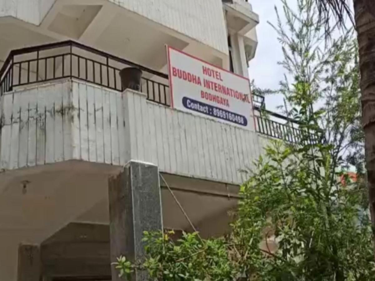 Oyo 80830 Hotel Buddha International بود جايا المظهر الخارجي الصورة