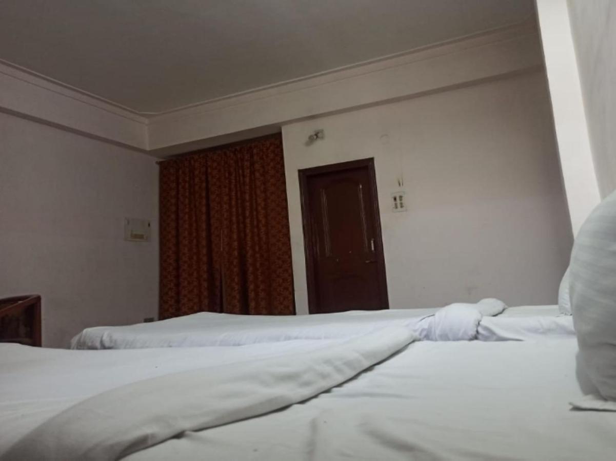 Oyo 80830 Hotel Buddha International بود جايا المظهر الخارجي الصورة