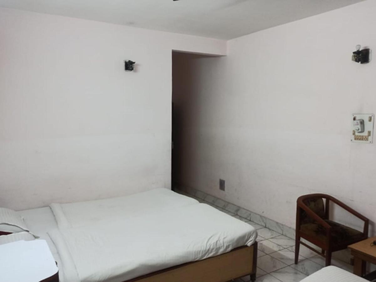 Oyo 80830 Hotel Buddha International بود جايا المظهر الخارجي الصورة