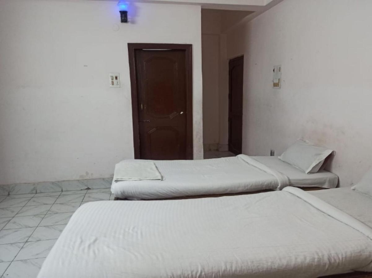 Oyo 80830 Hotel Buddha International بود جايا المظهر الخارجي الصورة