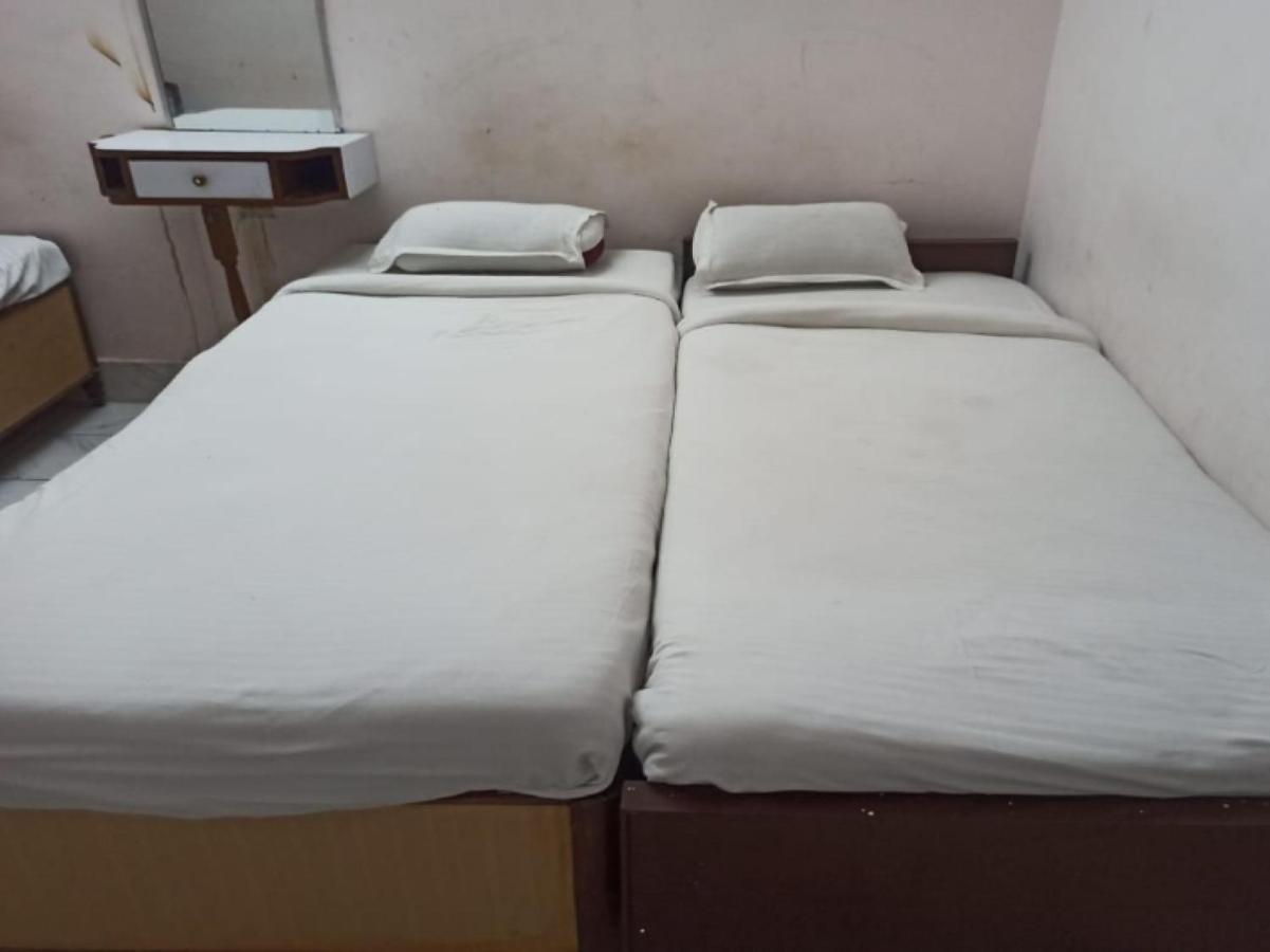 Oyo 80830 Hotel Buddha International بود جايا المظهر الخارجي الصورة