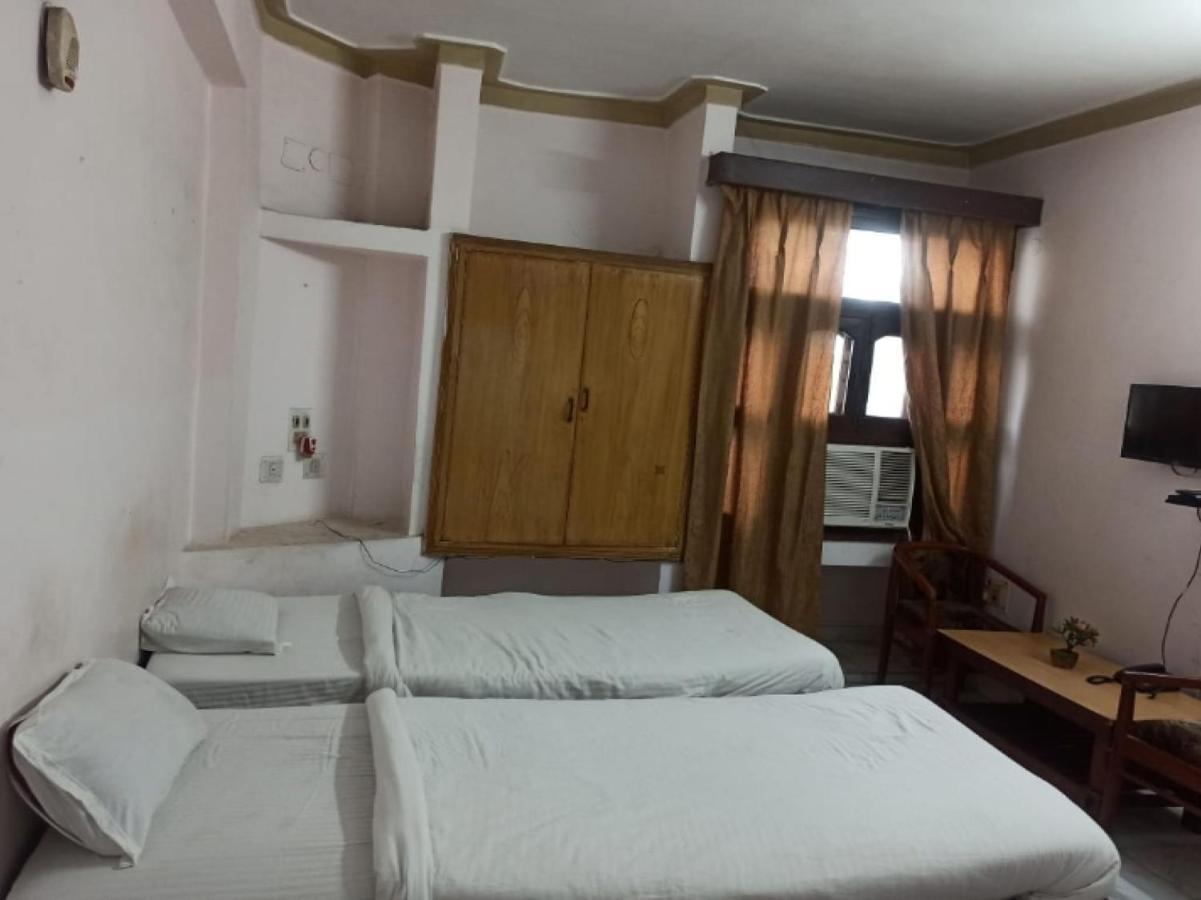 Oyo 80830 Hotel Buddha International بود جايا المظهر الخارجي الصورة