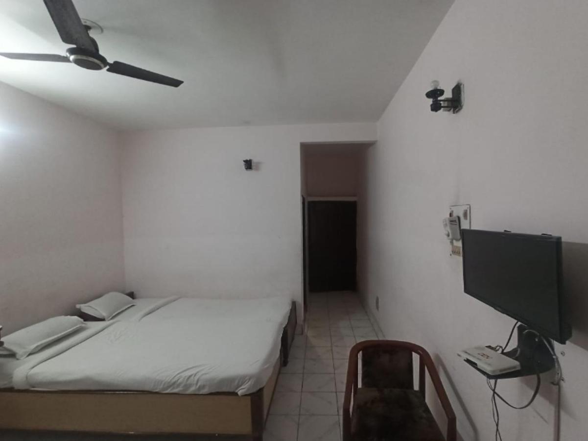 Oyo 80830 Hotel Buddha International بود جايا المظهر الخارجي الصورة