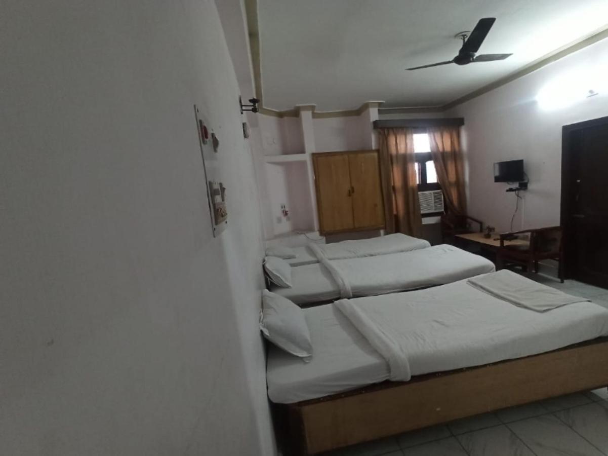 Oyo 80830 Hotel Buddha International بود جايا المظهر الخارجي الصورة