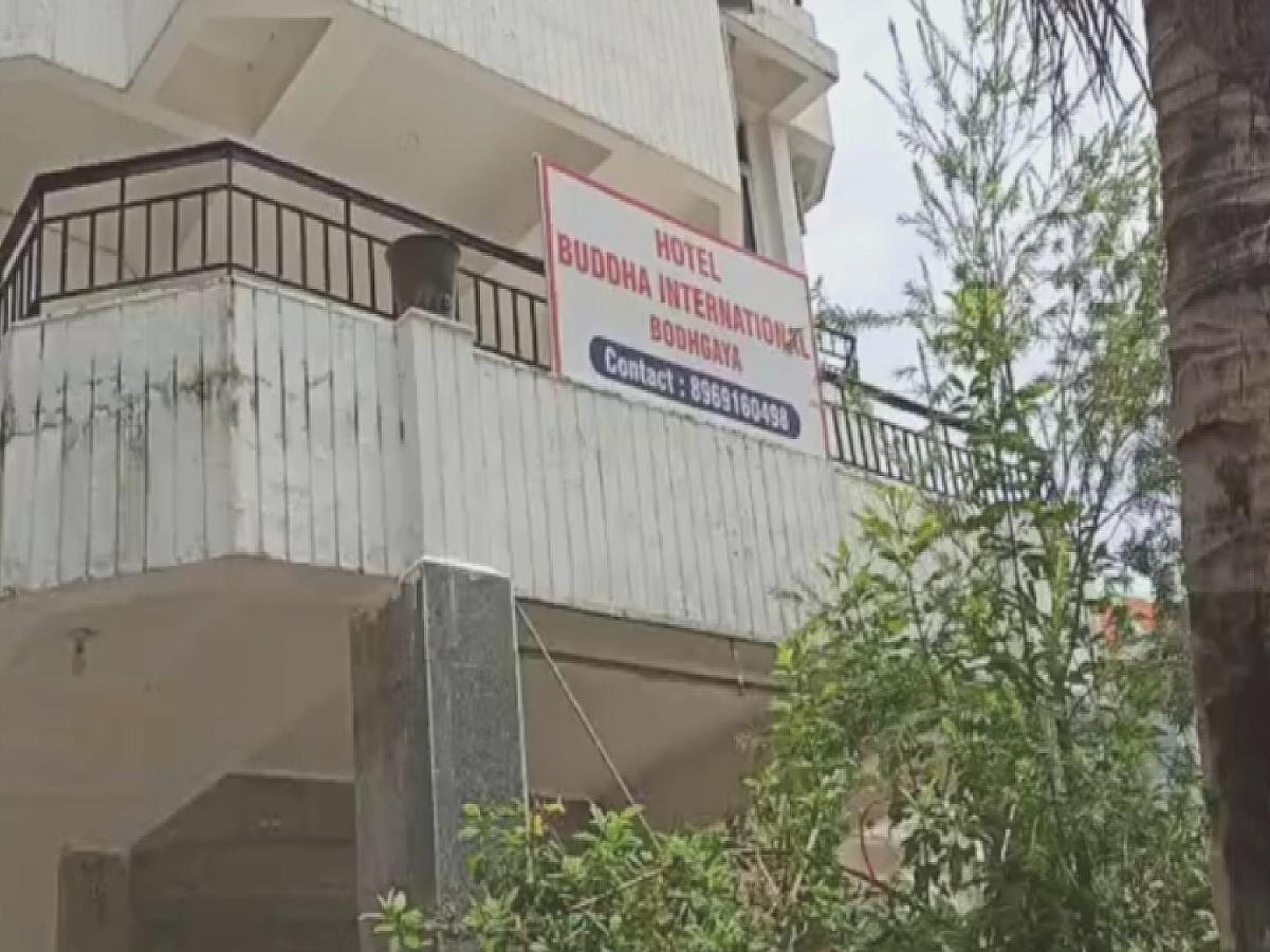 Oyo 80830 Hotel Buddha International بود جايا المظهر الخارجي الصورة