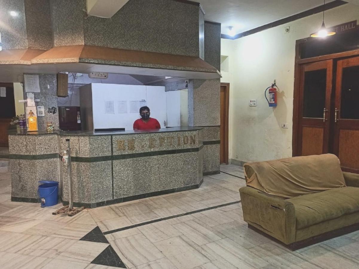 Oyo 80830 Hotel Buddha International بود جايا المظهر الخارجي الصورة